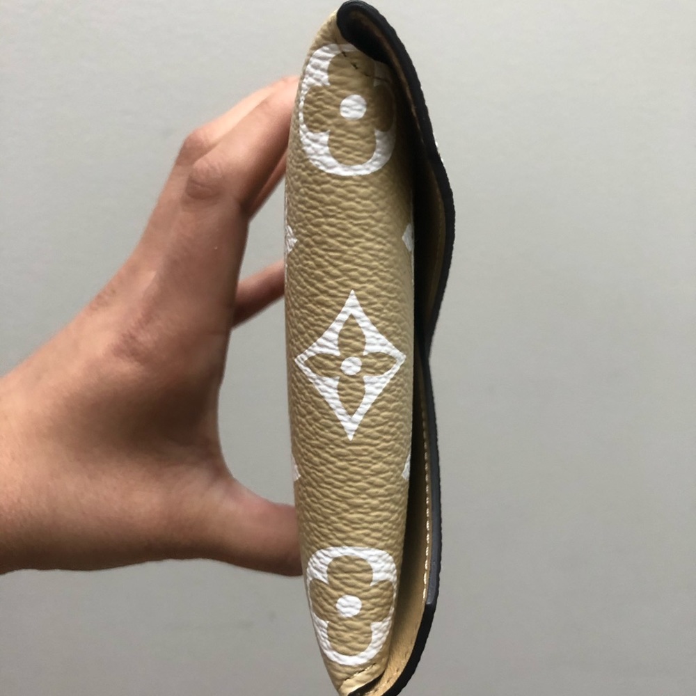 {Louis Vuitton} Giant Pochette Kirigami - Picture 3 of 5